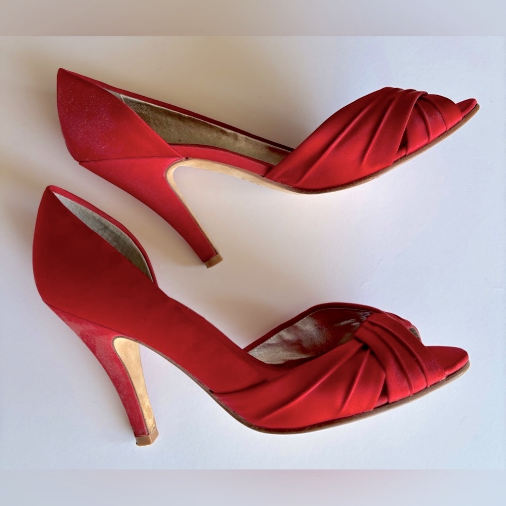 Nina, Silk Red, Size 6, 4 Inch Heels